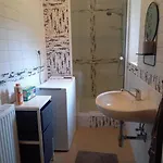 Zastavka V Lazenskem Trojuhelniku - 3 *